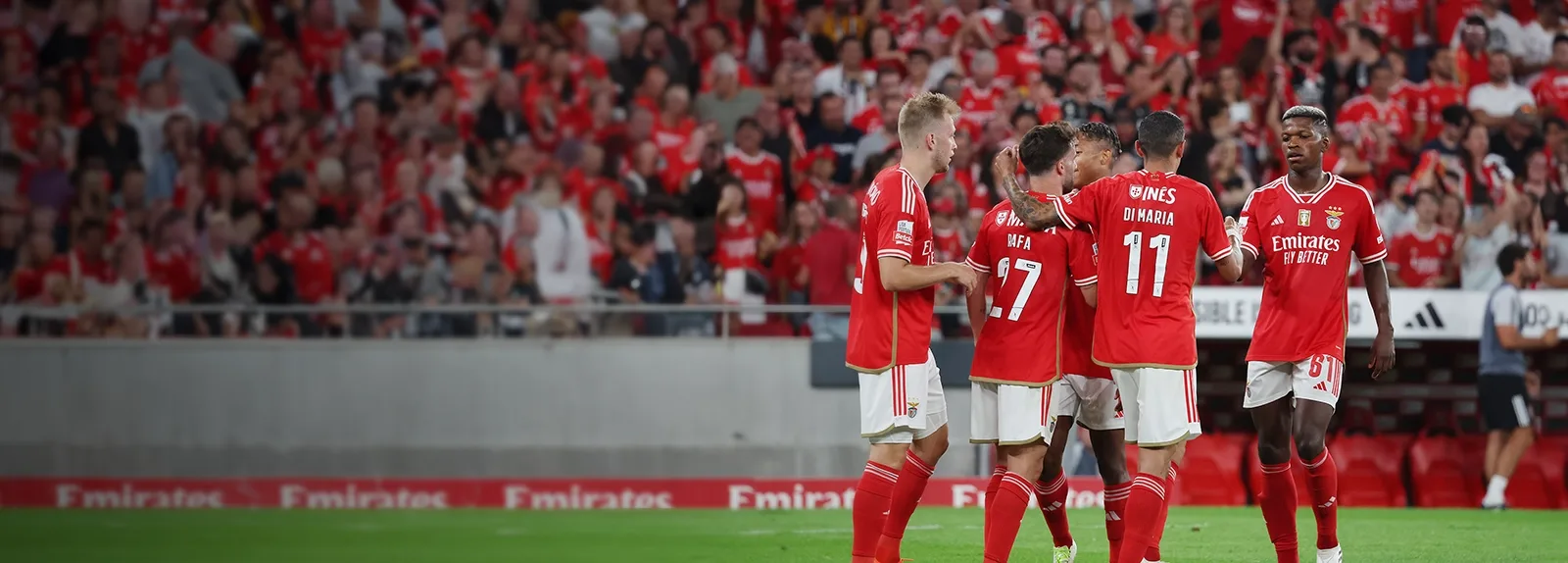 VÍDEO: o triplo do meio-campo do Benfica no 'buzzer beater' - TVI